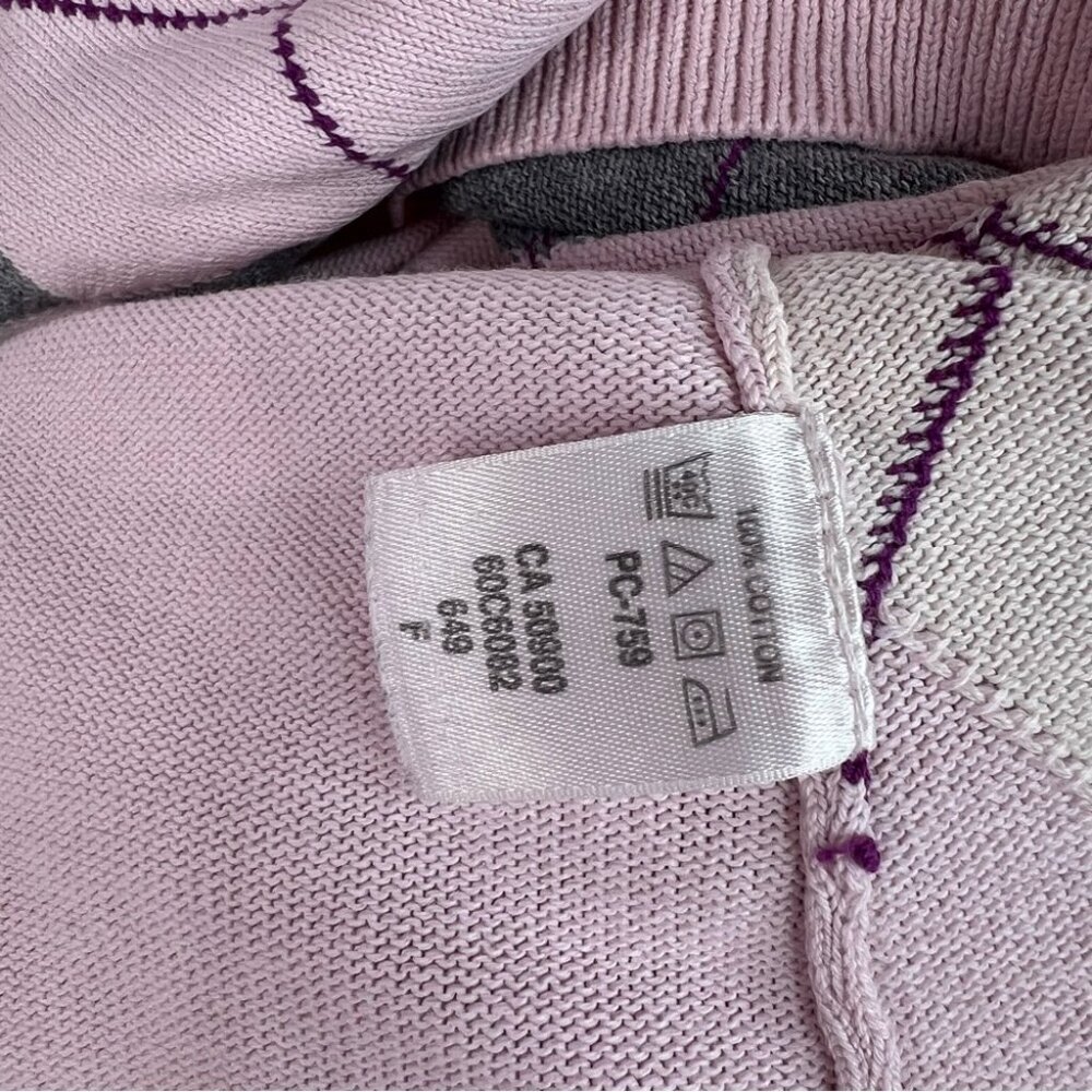 Izod sweater argyle diamond print Pink and Gray Argyle V-Neck Sweater - Picture 8 of 9